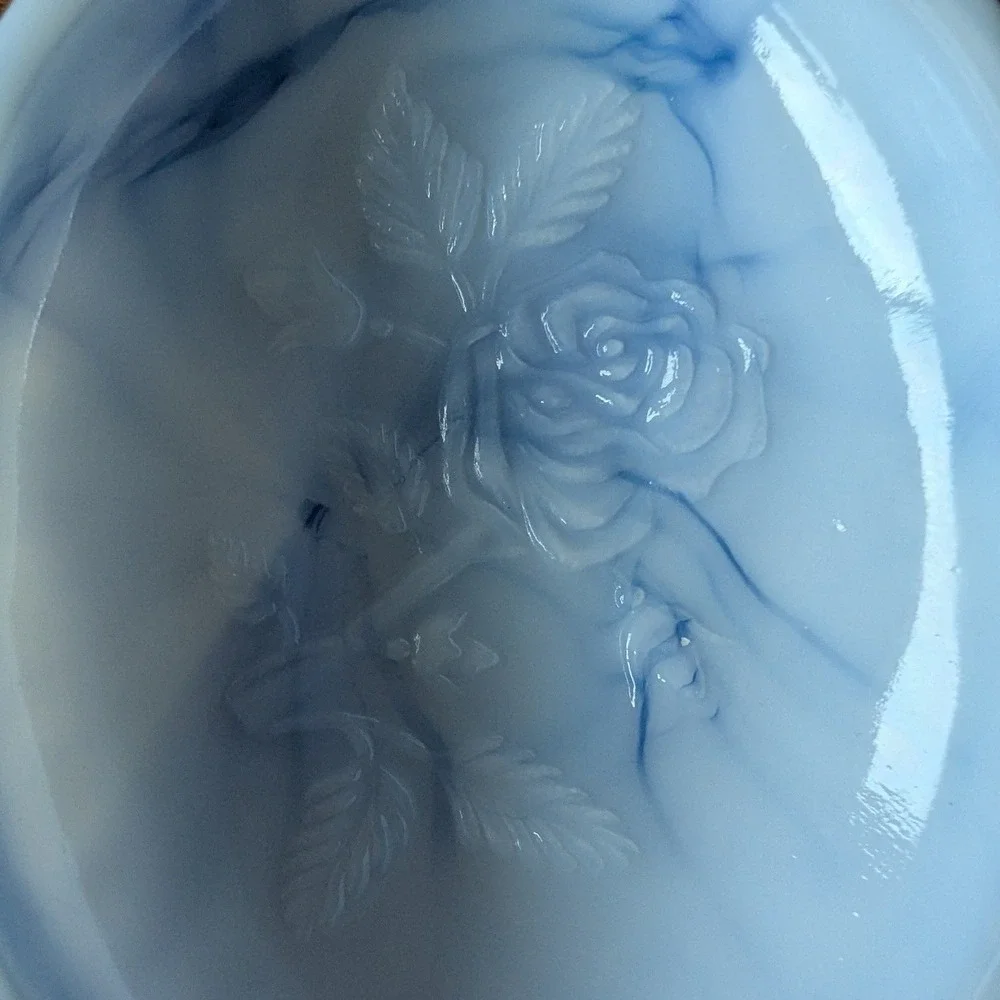 Vtg Avon May 1978 White Blue‎ Swirl Slag Glass Rose Floral Soap Trinket Dish